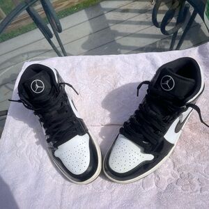 Jordan 1s black and white